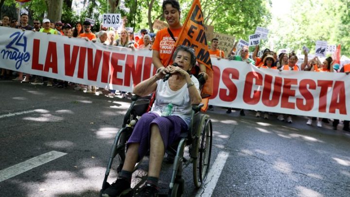 Evicted 87-year-old who became a symbol of Spain’s housing crisis has died