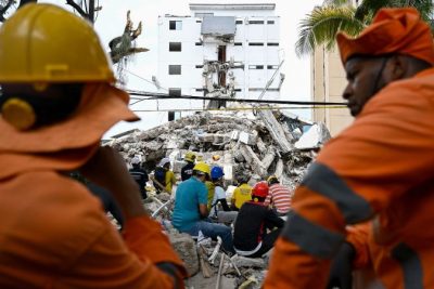 Colombia says it will only accept rescue teams from four countries, as earthquake survival window closes