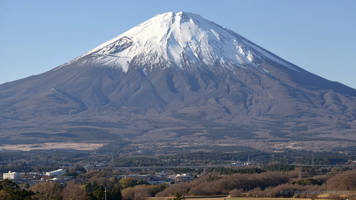 Man leaves tired 7-year-old son alone on Mount Fuji during family hike