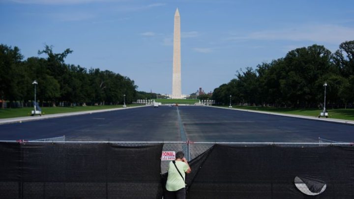 Reflecting Pool saga continues with another contractor hired to clean the algae